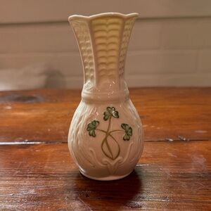 BELLEEK Millennium 2000 Shamrock LEITRIM Bud Vase 5-1/4” Tall